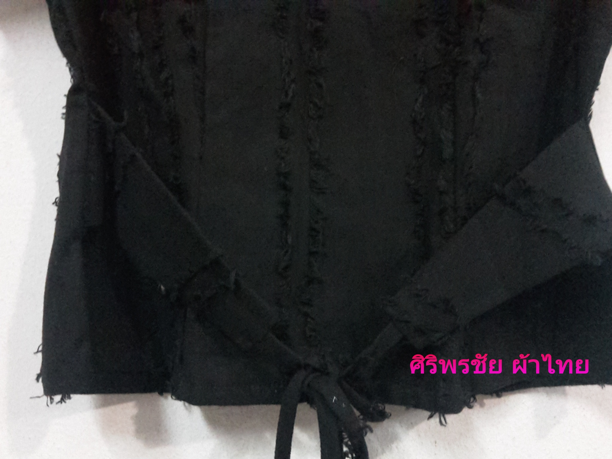 เสื้อผ้าไทยสีดำ เสื้อผ้าฝ้ายสีดำ เสื้อใส่ผ้าซิ่นสีดำ เสื้อผ้าฝ้ายสีดำคอจีนกระดุมจีนผ้าปั่นซีฟหลัง