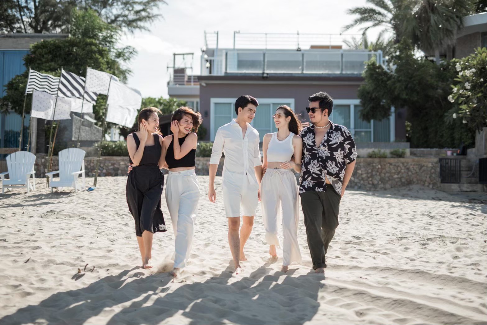 HR15045 บ้านพักติดทะเล The Moon Beach Villa