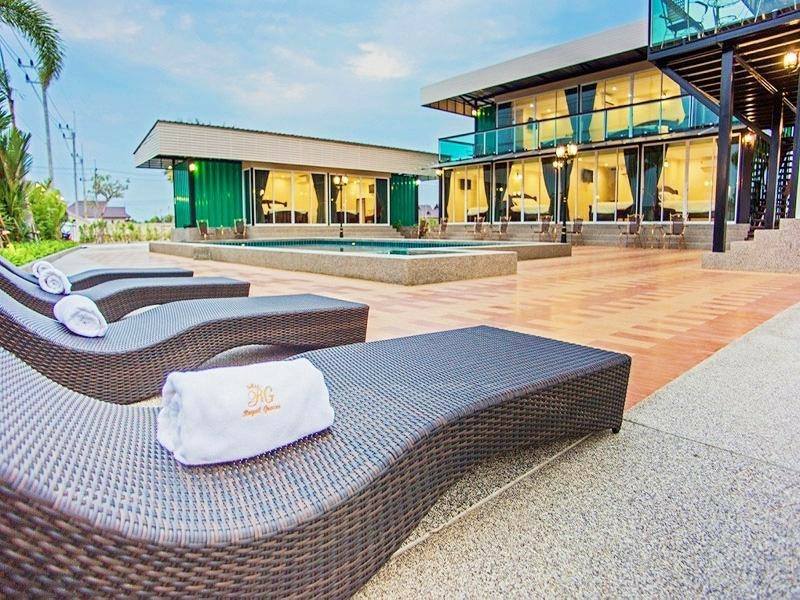 HR 10100 เดอะแกรน ชะอำ