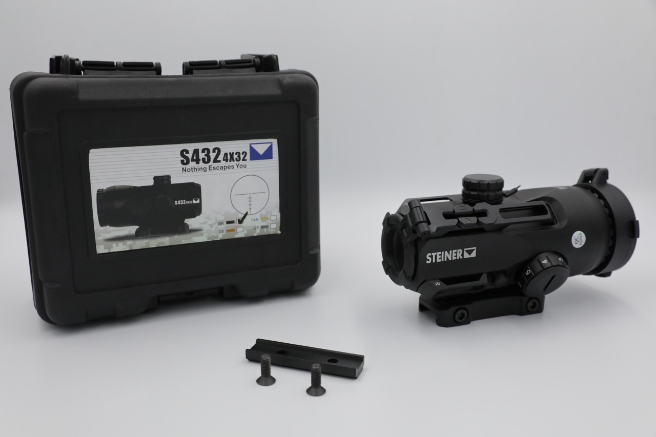 สโคป Steiner S432 4*32 (Nothing Escape You) น้ำหนัก : 708 กรัม ขนาด : กว้าง 6cm. ยาว 15cm. สูง 8cm. คุณสมบัติ : #สโคปกำลังขยาย4เท่าตายตัว หน้าเลนส์กว้าง32mm. #สโคปปรับใน สามารถปรับได้ด้วยมือเปล่าไม่ต้องใช้เครื่องมือ #เป้าเล็งเป็นแบบ Rapid Dot #เป้าเล็งปรั