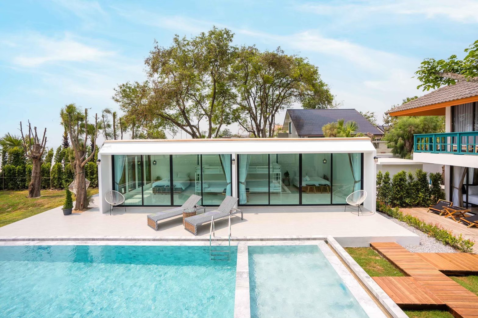 HR15050 บ้านพักติดทะเล The Century Beach Villa Cha Am