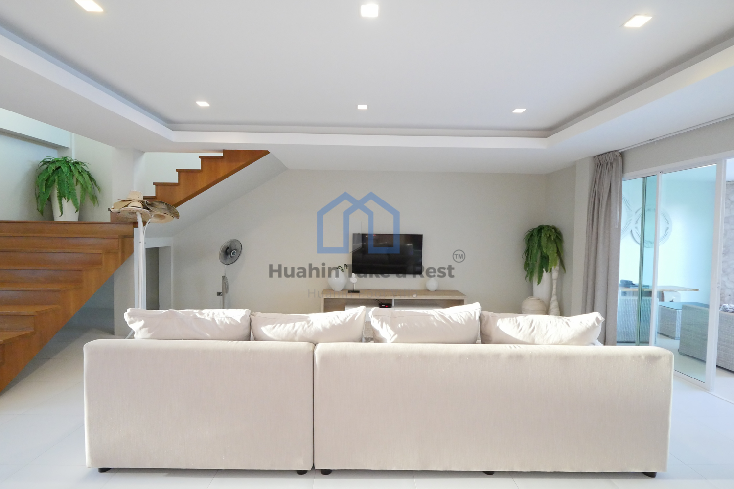 HR15009 บ้านซีบรีซ วิลล่าติดทะเลสุดหรู