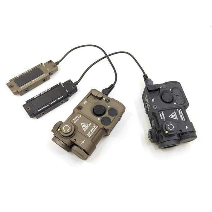 Sotac Perst-4 กล่อง เลเซอร์เขียว IR บอดี้อะลูมิเนียม Model : ZenitCo Perst-4 Weight: 210g Material: Metal Battery: CR123A/16402 3V Color: BK/DE เหมาะกับราง: 20mm Picatinny Rail Package Included: 1x Tactical Pt-4 Style Laser Pointer แหล่งกำเนิดแสงเลเซอร์สี