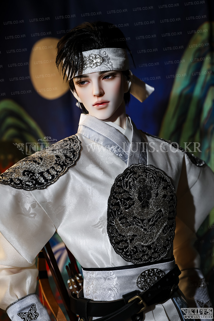 GYEONU Crown Prince White
