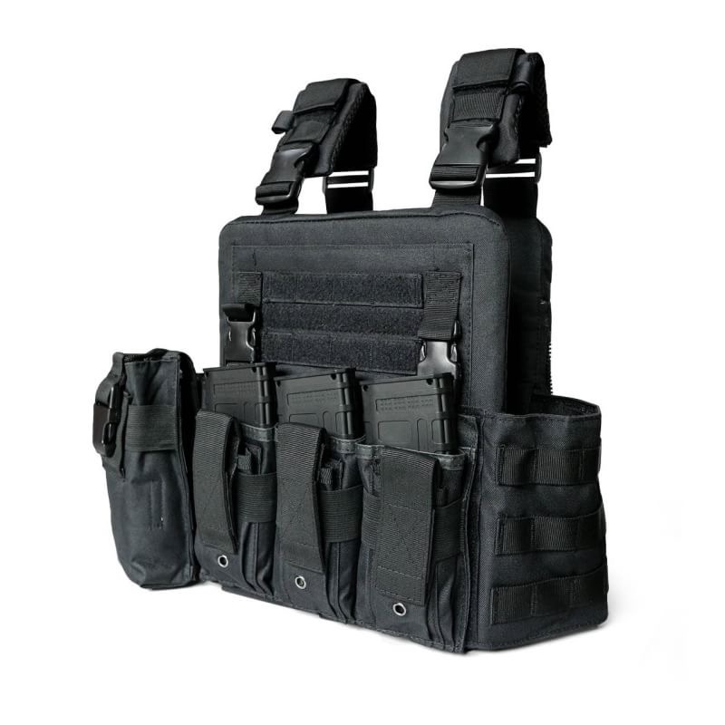 New.APC Vest เสื้อ APC vest ผลิตจากผ้า Nylon 600D มีช่องใส่แม็กกาซีน M4 ได้ 3 ช่อง มีซ่องใส่แม็กกาซีนปืนสั้นได้ 3 ช่อง แถมกระเป๋าใบเล็ก 1 ใบ พร้อม ซองใส่วิทยุสื่อสาร อีก 1 ใบ สามารถถอดชุดใส่แม็กกาซีนได้ สีดำ ราคาพิเศษ 1,800 บาท