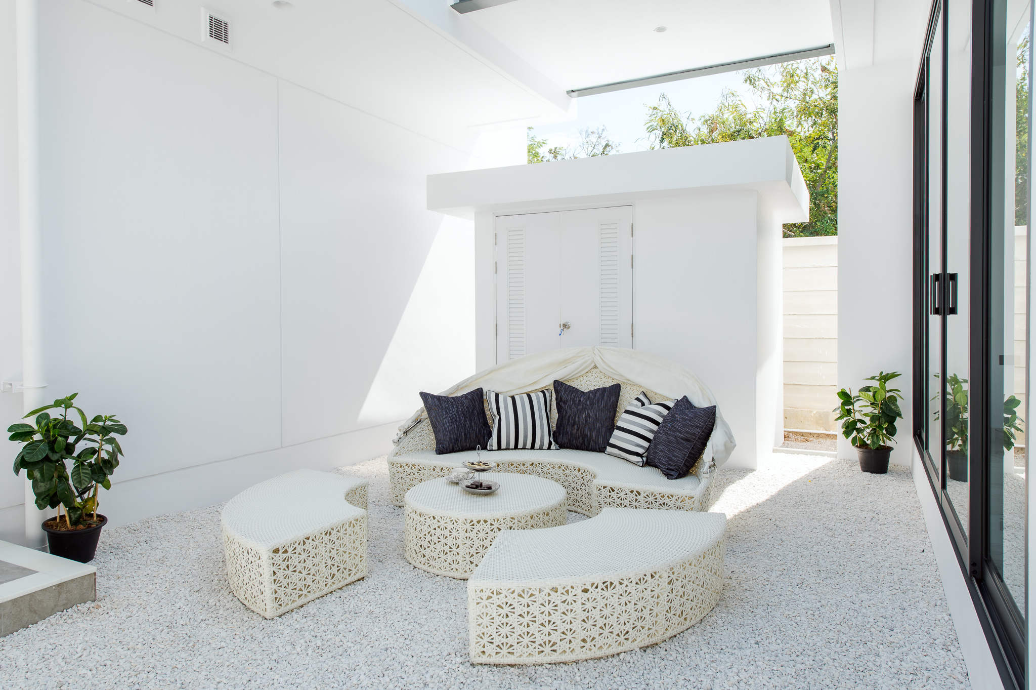 HR15066 บ้านพักติดทะเลหัวหิน The Casa Rocca Beach Villa HuaHin