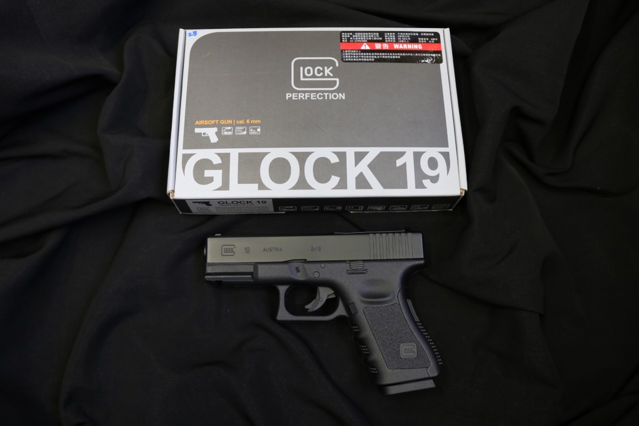 New.Umarex GLOCK 19 Gen4 และ GLOCK 22 Gen4 Co2 “ Full mrakking “( ไม่โบลว์แบ็ค ) ราคา 3,800 บาท Ems 100 บาท ใช้ลูกกระสุน 6 มม. BB ความจุ แมกกาซีน 15 นัด พลังงาน <2 จูล (4xx fps) ความยาว 200 มม น้ำหนัก 658 กรัม https://youtu.be/HOL2tT9KN2E