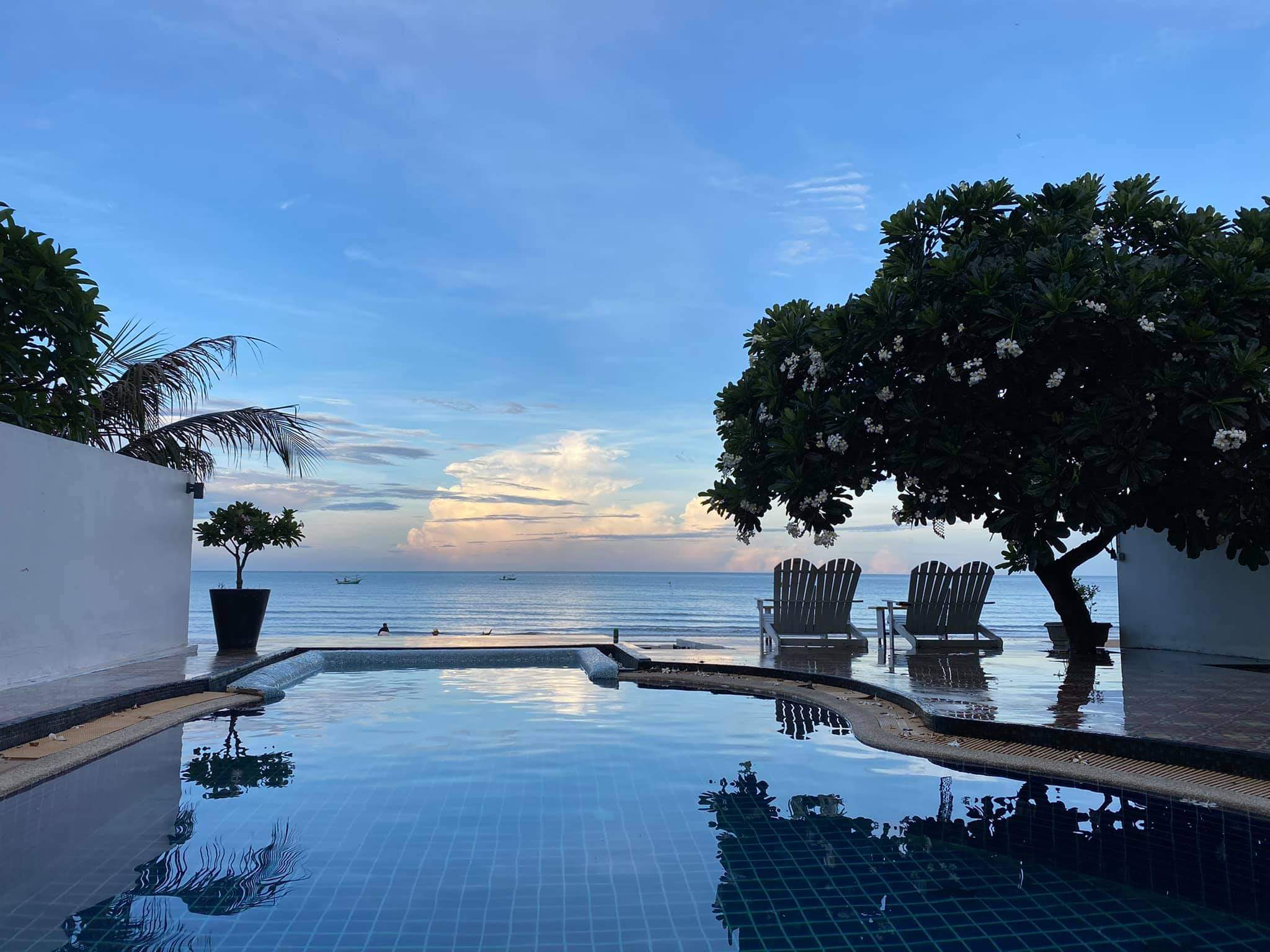 HR15007 บ้านพักติดทะเล บลูร็อค วิลล่า แอทปราณฯ บ้านเดี่ยวติดทะเล สระส่วนตัว เดินลงทะเลได้เลย