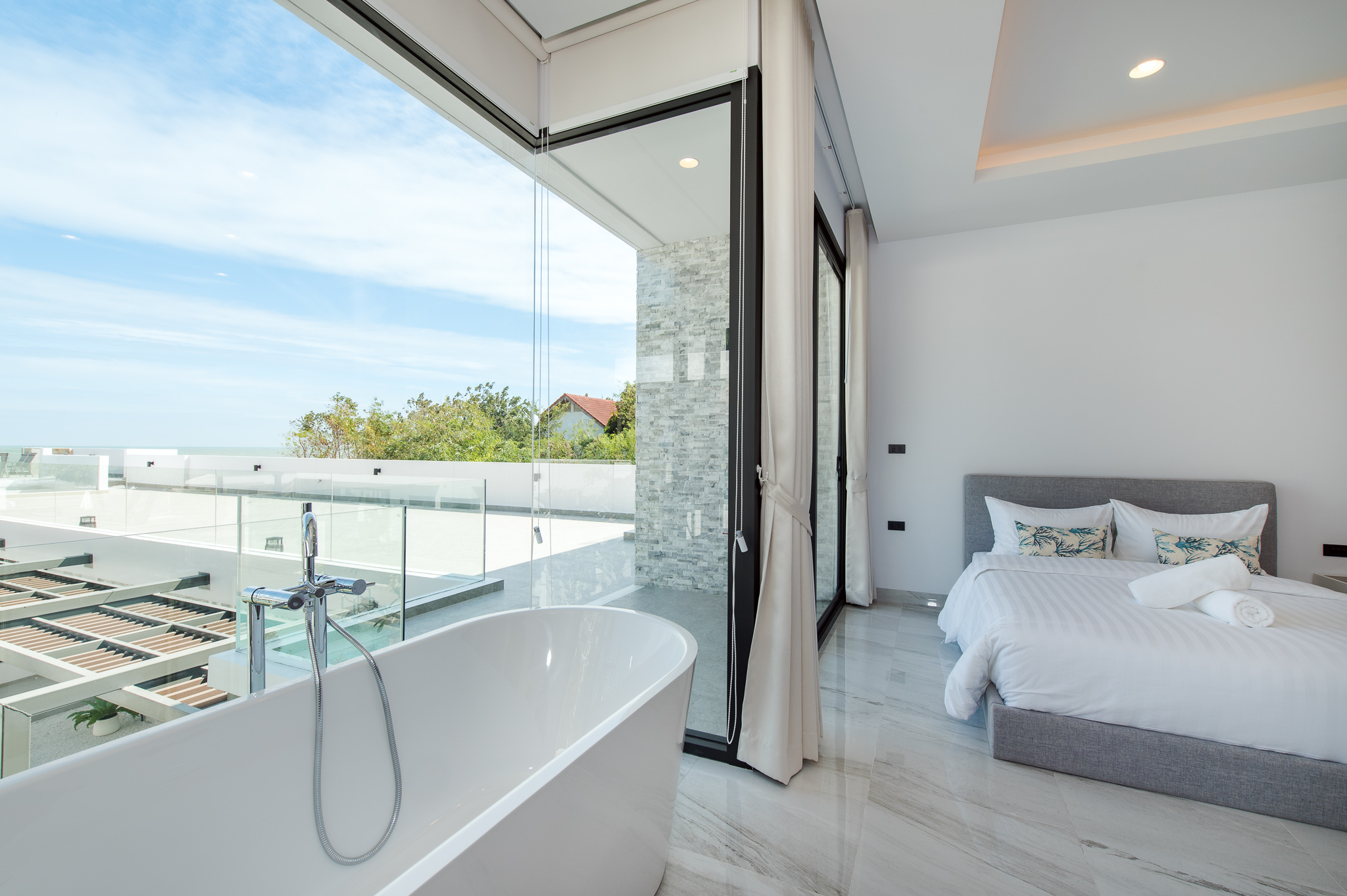 HR15066 บ้านพักติดทะเลหัวหิน The Casa Rocca Beach Villa HuaHin