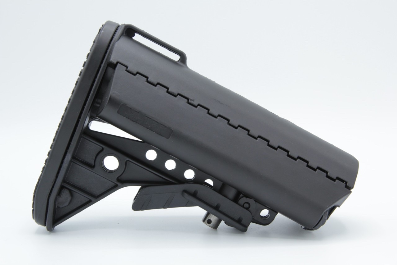 พานท้าย VLTOR คุณสมบัติ : #สำหรับใช้กับแกนพานท้ายยืดหด #มีรูสำหรับติดหูกวินได้ที่บริเวณด้านล่าง ทำให้สะดวกเวลาติดตั้งสายสะพายปืน #มาพร้อมยางรองพานท้ายอย่างดี #มีช่องสำหรับเก็บอุปกรณ์ เช่น แบตเตอรี่ ให้ถึง2ช่อง มี2สให้เลือก #สีดำ #สีทราย