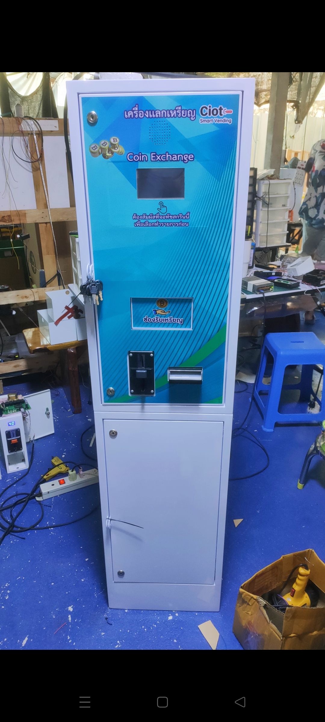 🇹🇭เครื่องแลกเหรียญ10🎖️ แบบตั้งพื้น สร้างรายได้ จอทัชสกรีน พูดได้⭐⭐⭐⭐⭐ คุณสมบัติพิเศษ ตั้งค่าให้มีค่าธรรมเนียมการแลกได้