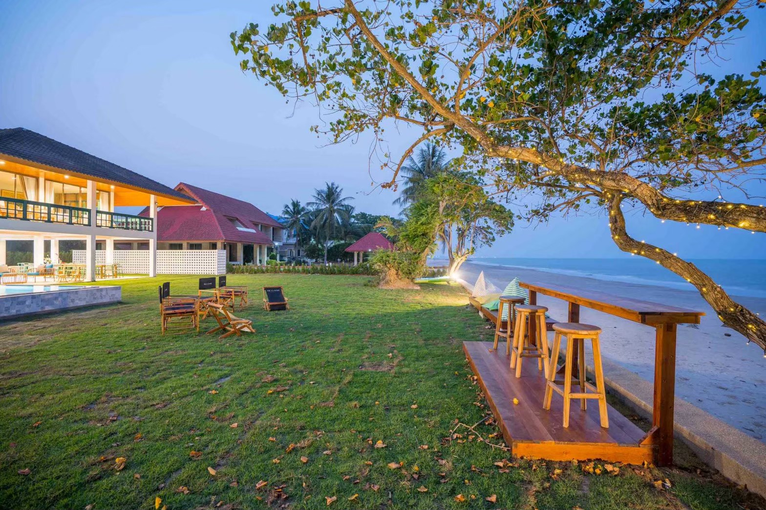 HR15050 บ้านพักติดทะเล The Century Beach Villa Cha Am