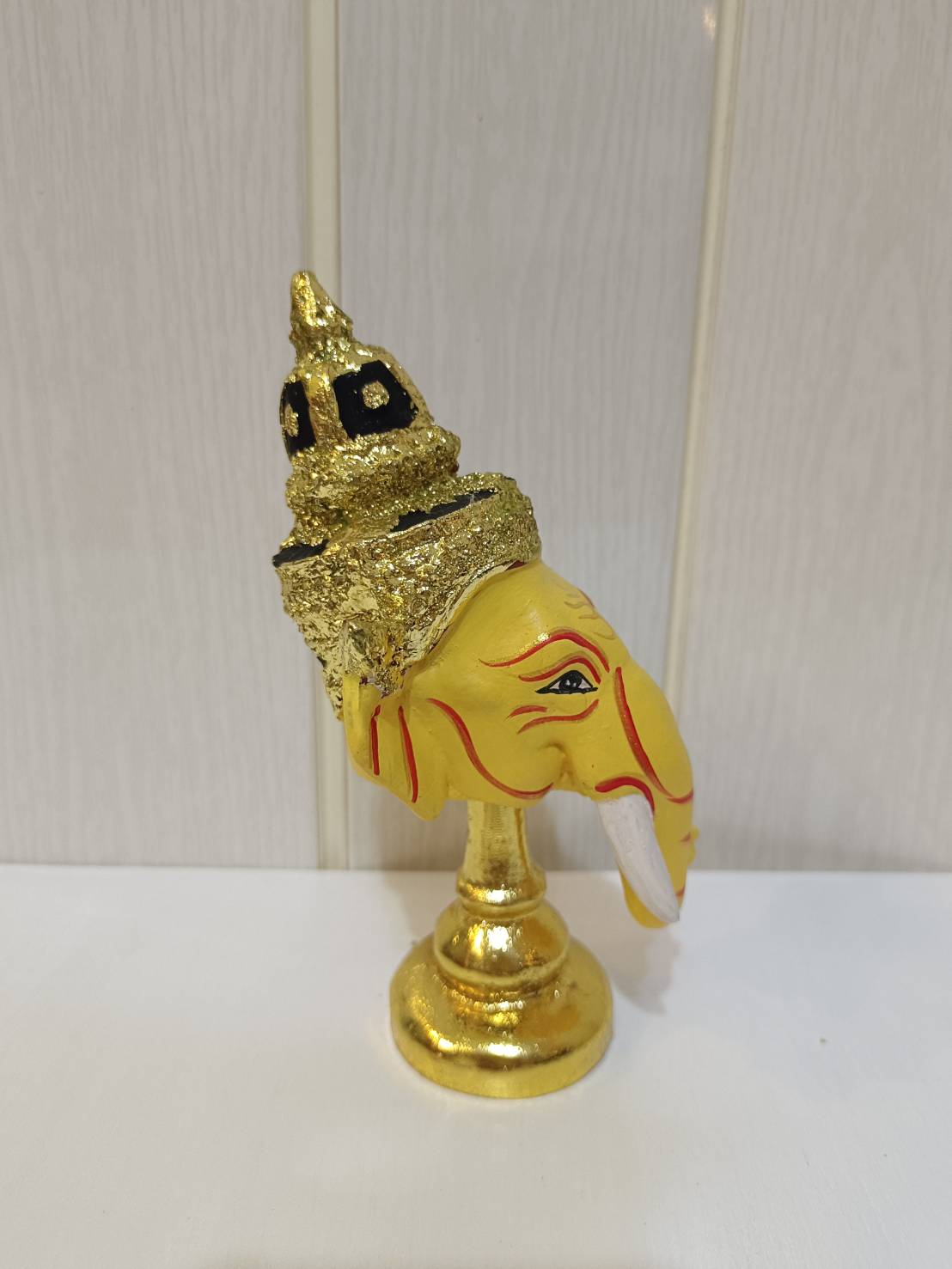 พระพิฆเนศ ขนาดจิ๋ว ขนาดตั้งหน้ารถ พร้อมฐานปิดทอง (สีเหลือง)