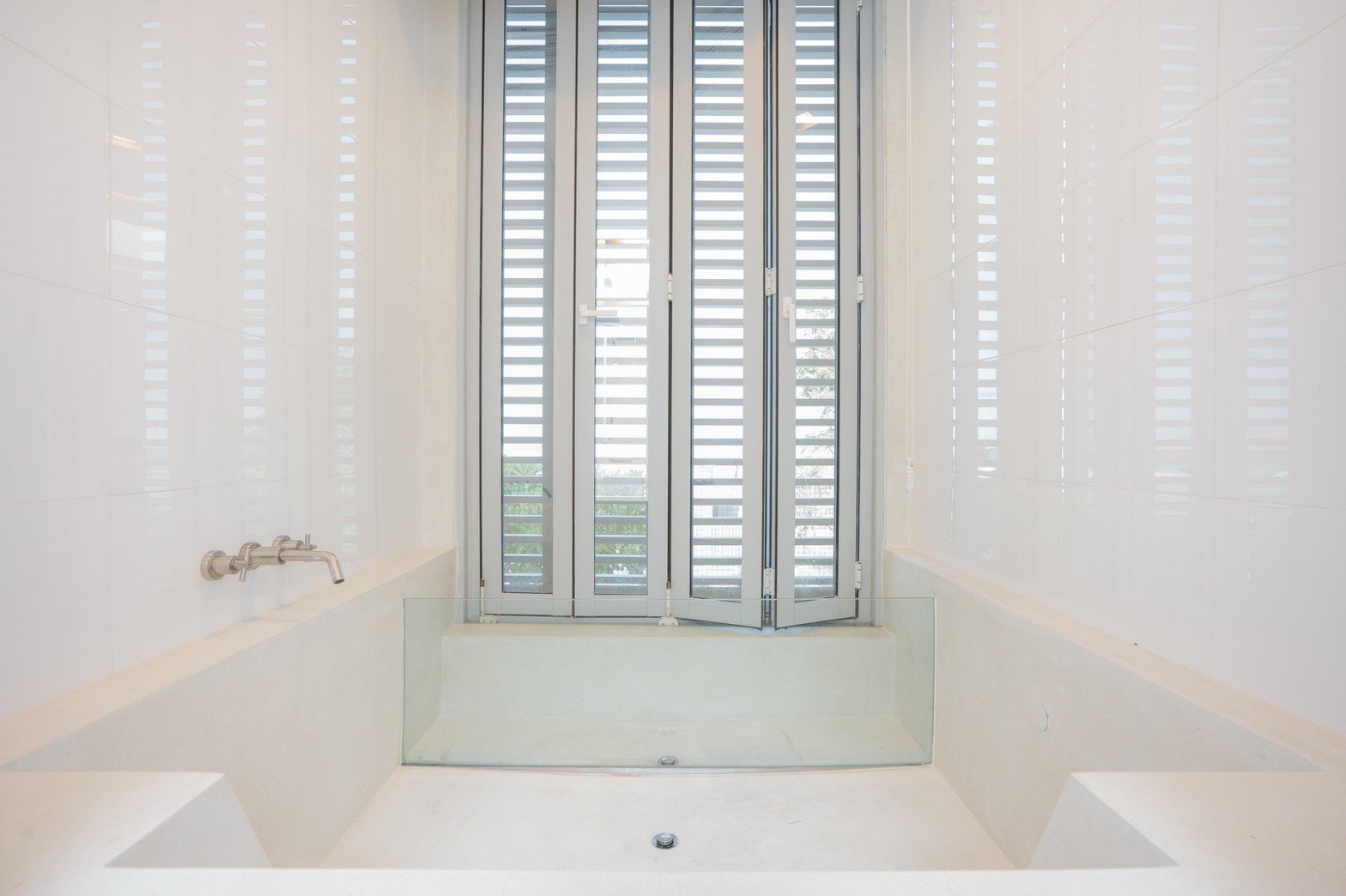 HR15049 บ้านพักติดทะเล The Breezy Beach Pool Villa Cha Am