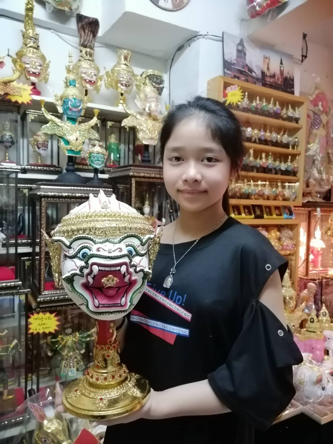 หนุมาน ขนาดผลส้มโอ (งานกระดาษ) เกรดพรีเมี่ยม พร้อมฐานปิดทองประดับเพชร