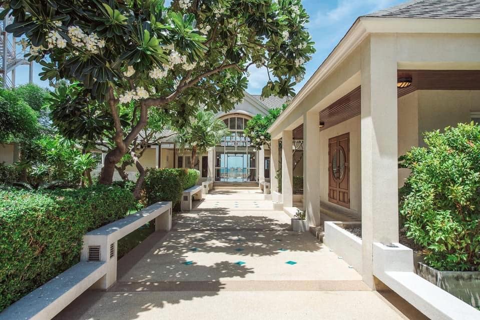 HR15042 บ้านพักติดทะเลหัวหิน The Sunny Beach Villa