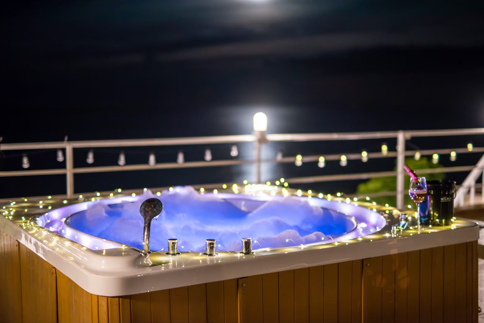 HR15045 บ้านพักติดทะเล The Moon Beach Villa