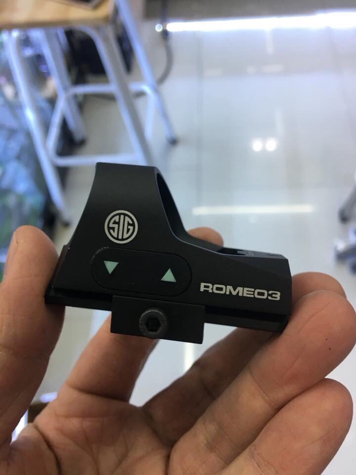 🔥ลูกค้าสามารถดูสินค้าทั้งหมดจาก แอด id Line:@bkkboy88 (ใส่ @ นำหน้าด้วยนะครับ) 🔥 ✅New.Red Dot ยี่ห้อ Sig Sauer รุ่น ROME03 เปิดปิดด้วยปุ่ม ปรับความเข้มของเป้าด้วยปุ่ม มาพร้อมรางยกสูงขาปลดไว ใช้ถ่าน CR2032 จำนวน1ก้อน (แถมฟรีให้ในกล่อ
