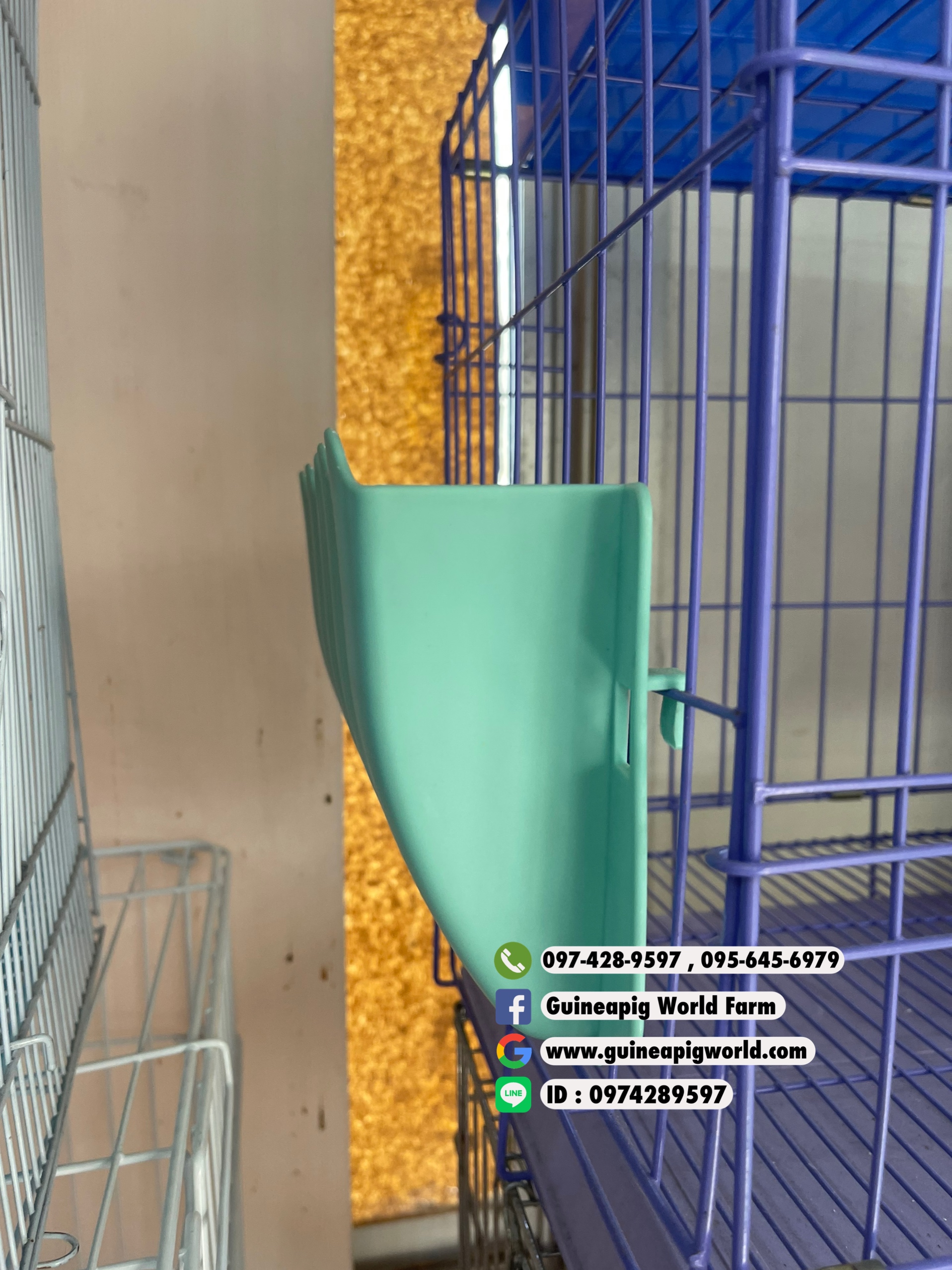 รางใส่หญ้าพลาสติคนำเข้าเกี่ยวข้างกรง,รั้วตระแกรง,ขนาด ก.25xล.6xส.16 ซม.มีสีฟ้า,ชมพู,เขียว เหมาะสำหรับสัตว์เล็กค่ะ