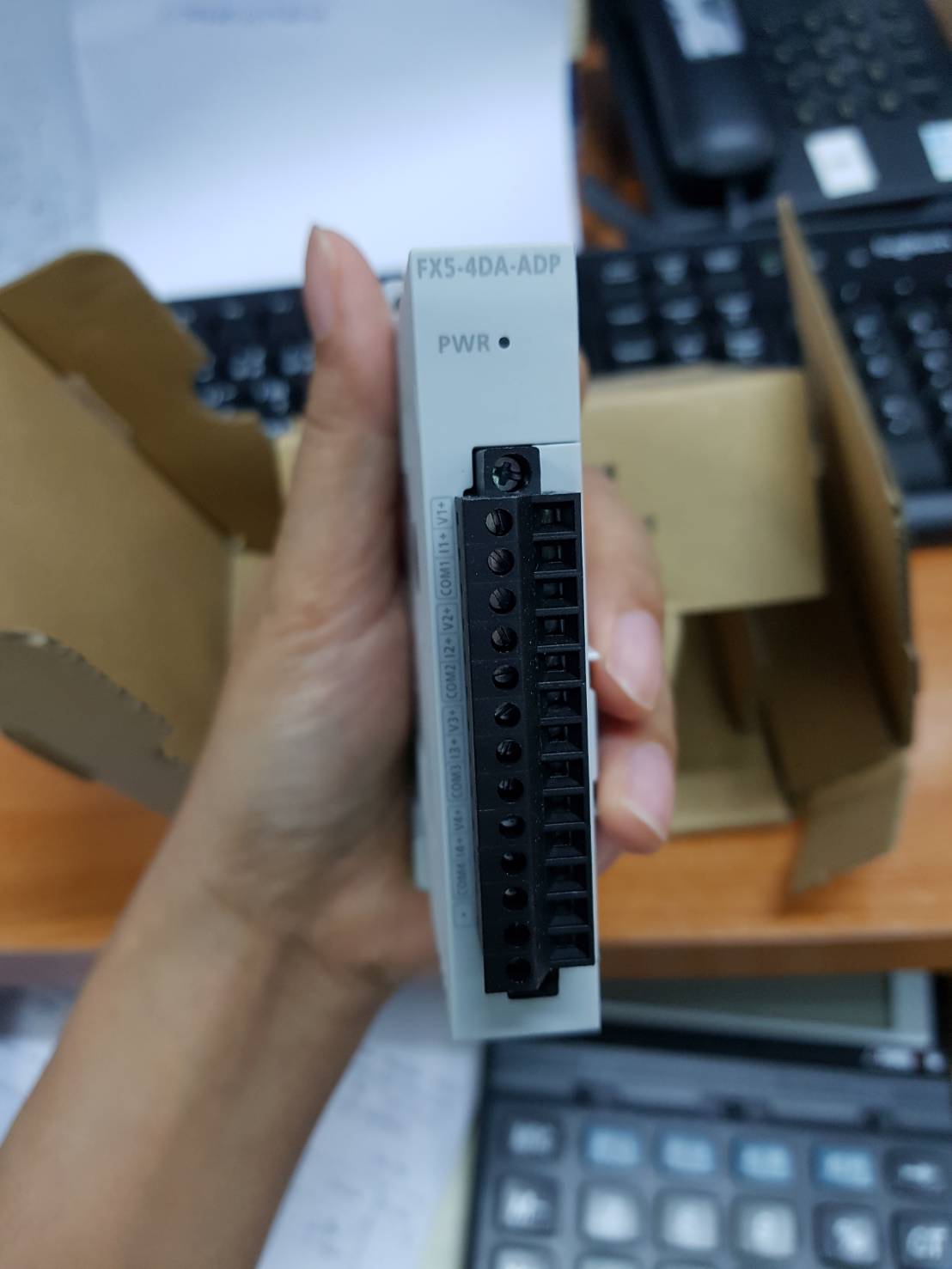 ตัวแปลงการ์ด Analog Output FX5-4DA-ADP สำหรับ PLC MITSUBISHI