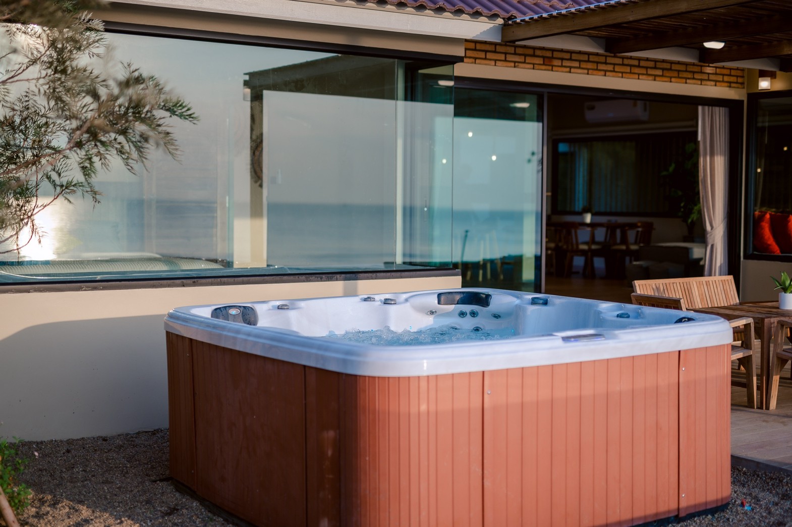 HR15055 บ้านพักติดทะเล The Coastal Vista Beach Villa