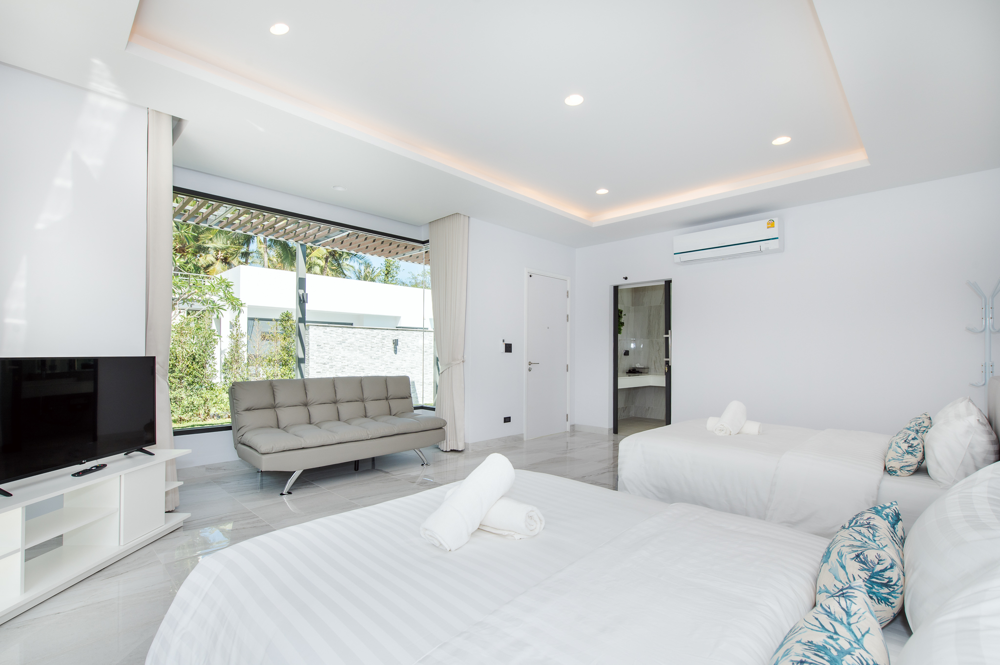 HR15066 บ้านพักติดทะเลหัวหิน The Casa Rocca Beach Villa HuaHin