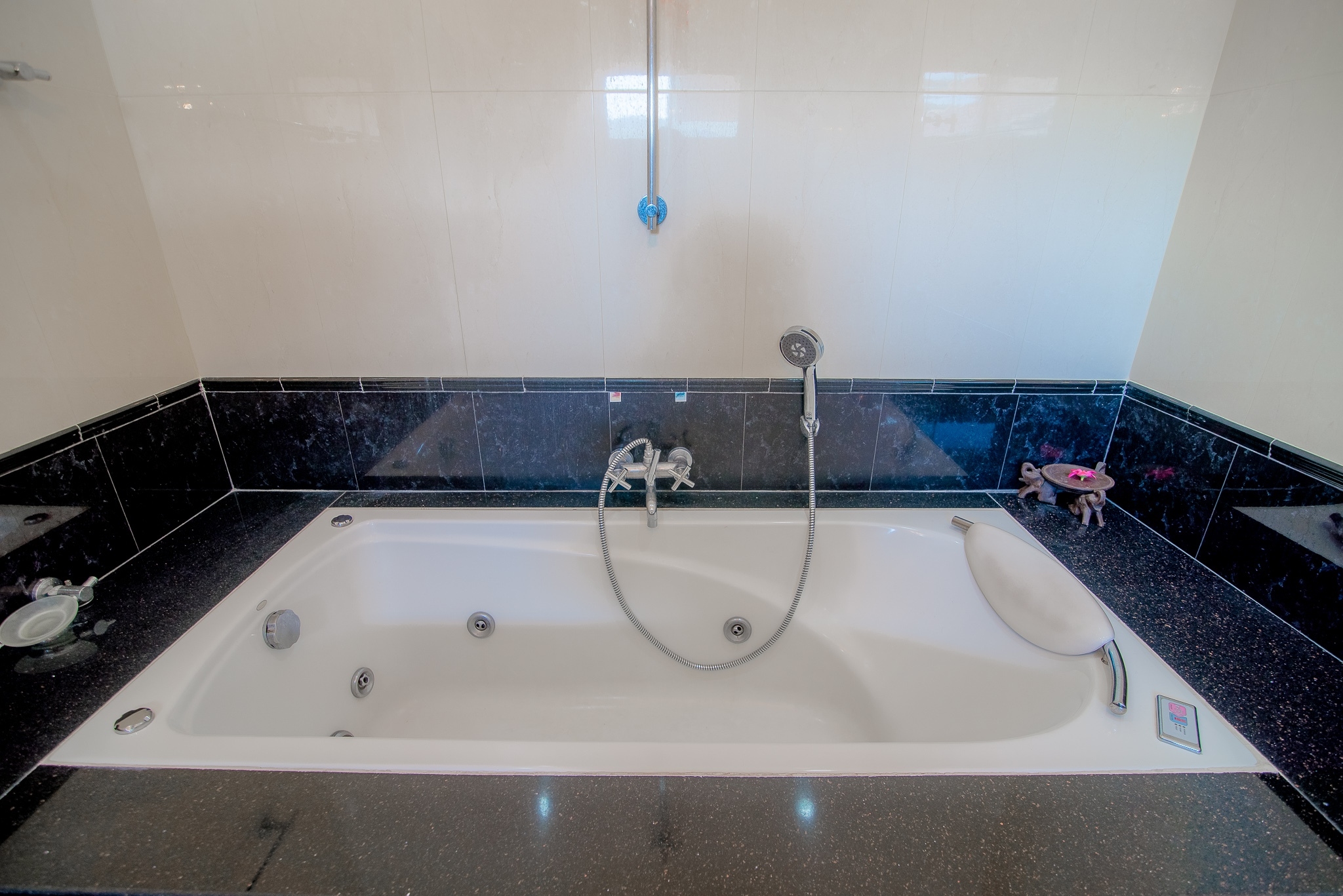 HR 7001 บ้านสุวรรณ 1 คาราโอเกะ โต๊ะพูล