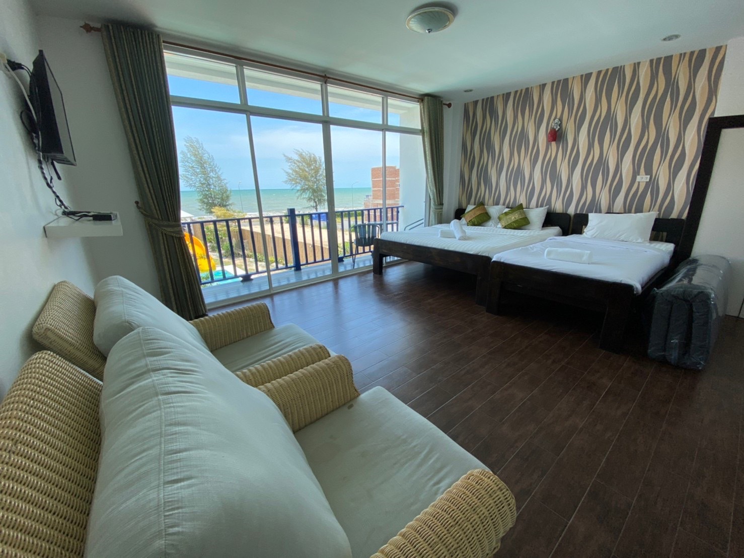 HR15047 บ้านพักติดทะเล The Zarento beach