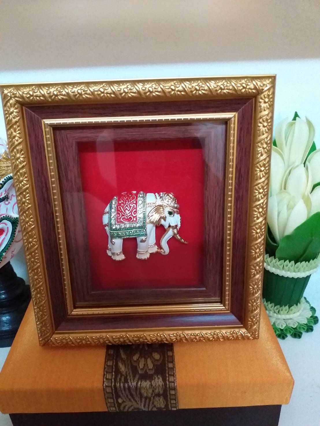 กรอบรูปโขนรามเกียรติ์ และเอกลักษณ์ไทยๆ พร้อมกล่องผ้าไหม