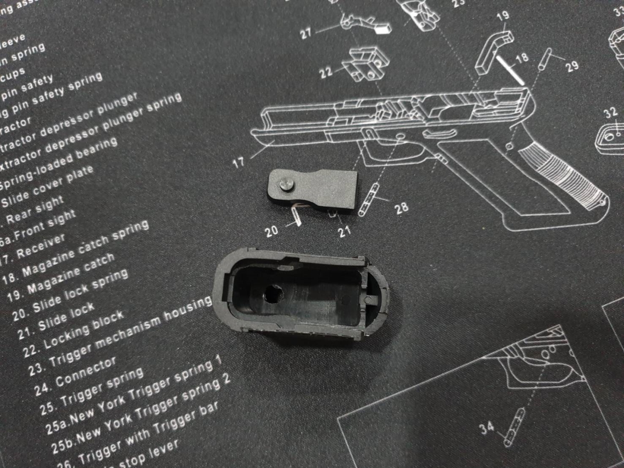ส้นแม็ก G43 +2 นัด ผลิตจากวัสดุ Polymer เกรดคุณภาพ มาพร้อมกับลิ้นแม็กกาซีน เพิ่ม +2 นัด สำหรับ Glock43 เข้ารูปกับทรง glock 43 สวยงาม เพิ่มพื้นที่สำหรับเกี่ยวนิ้วก้อย ใช้งาน จับถนัดมือมากขึ้น