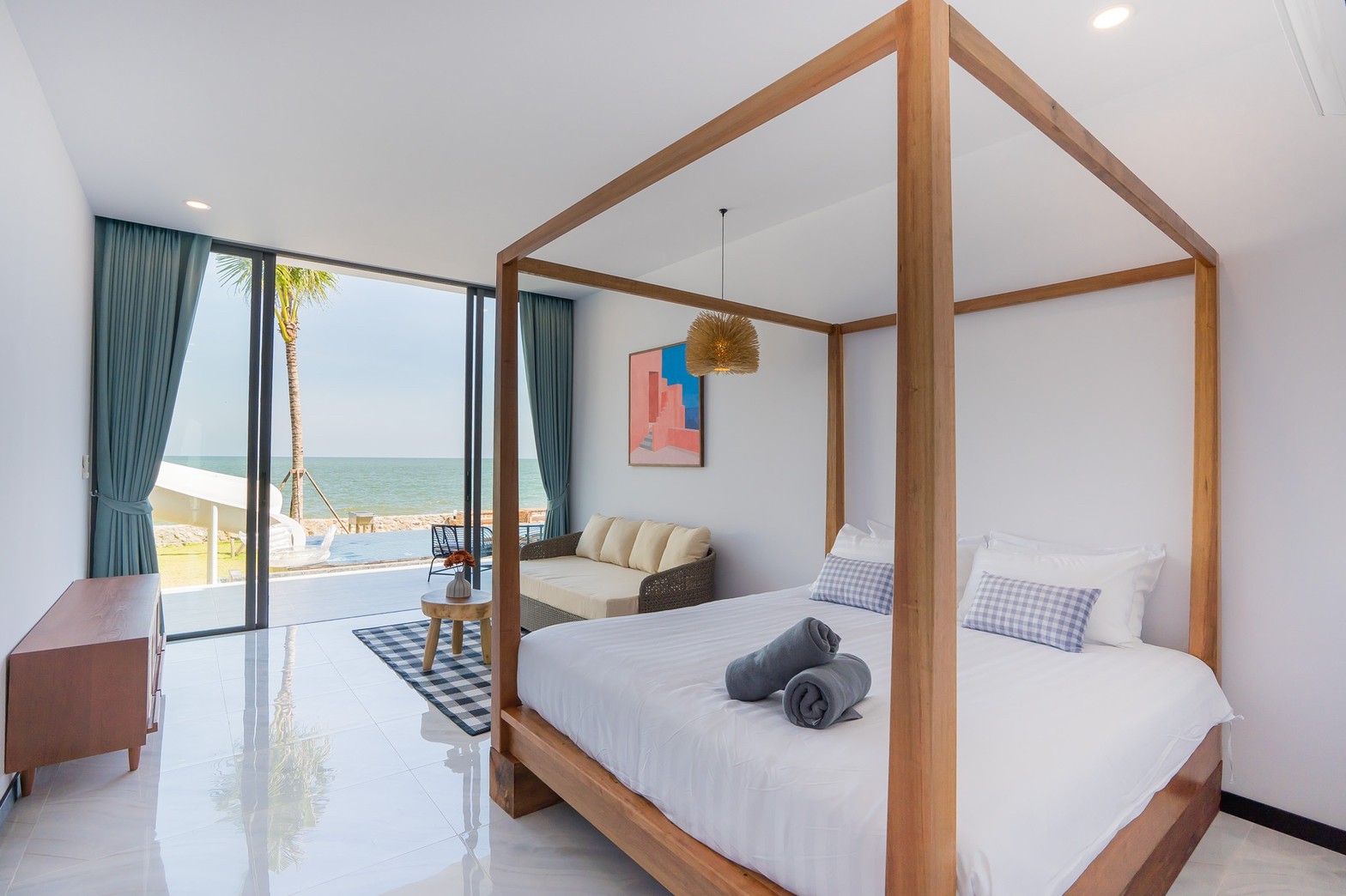 HR15060 บ้านพักติดทะเลชะอำ The Leon Beach Pool Villa Cha Am