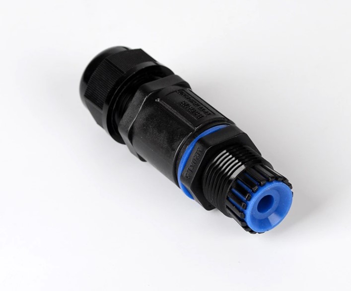 ข้อต่อสายไฟกันน้ำ ใช้กับสายไฟฟ้า เบอร์ 0.5 ถึง 2.5 mm² 4 เส้น แบบขันน็อต