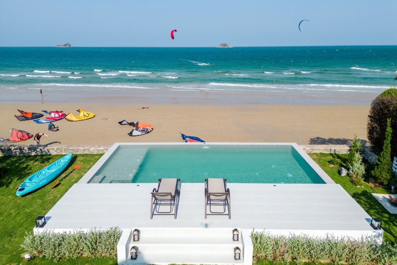 HR15076 บ้านพักติดทะเลหัวหิน The Luxe Beach Villa