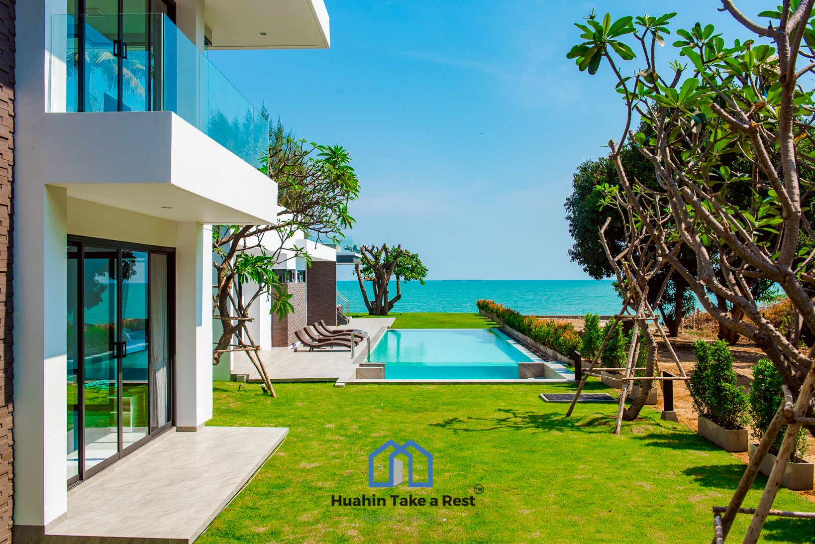 HR15039 บ้านพักติดทะเลหัวหิน The Premium Beach Villa Hua Hin