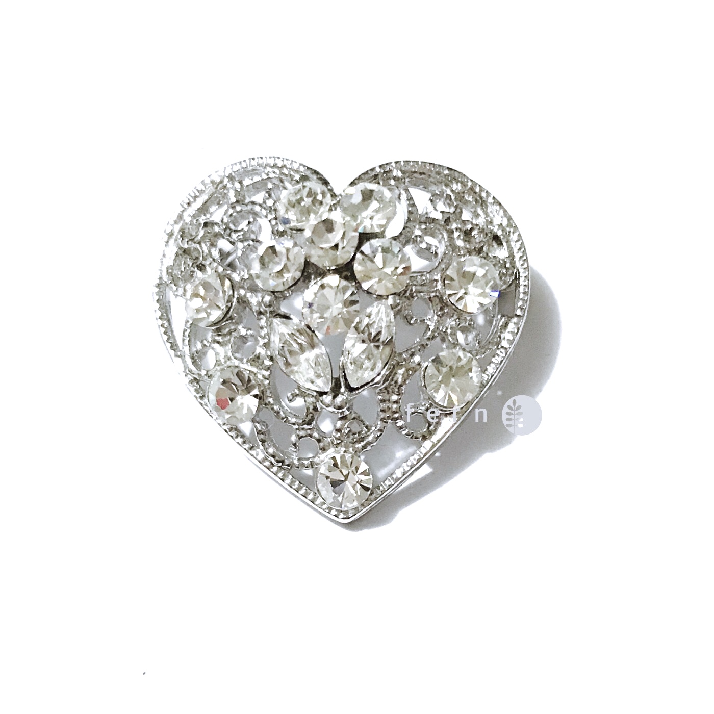 เข็มกลัดหัวใจคริสตัล งานน่ารักมากๆ ฉลุลายและป่องๆ นิดๆ สวยเก๋ค่ะ ขนาด 2.5 cm #MadeinKorea