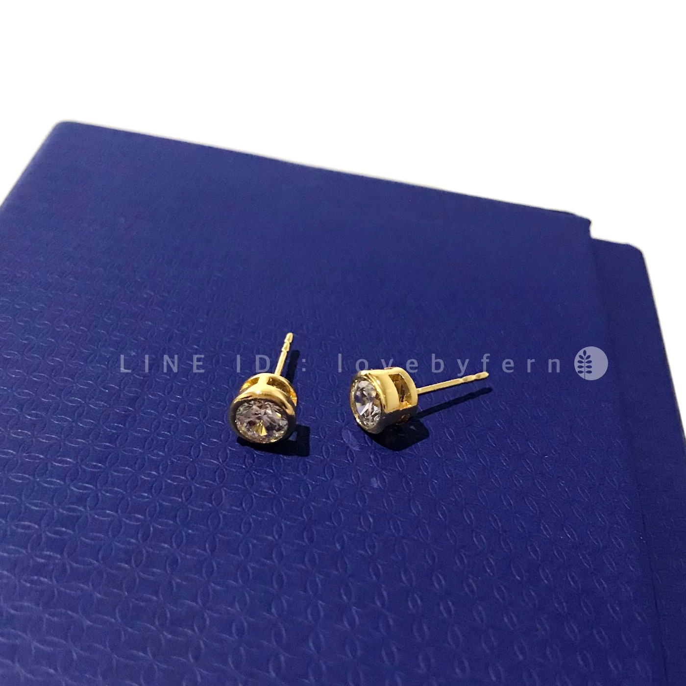 ต่างหูเพชรทรงกลมกรอบทอง 5 mm งานสวยเล่นไฟดีงาม ก้านขาเงิน ไร้สานนิเกิลและปรอท ไม่คันไม่แพ้ งานคุณภาพราคาเบาๆ
