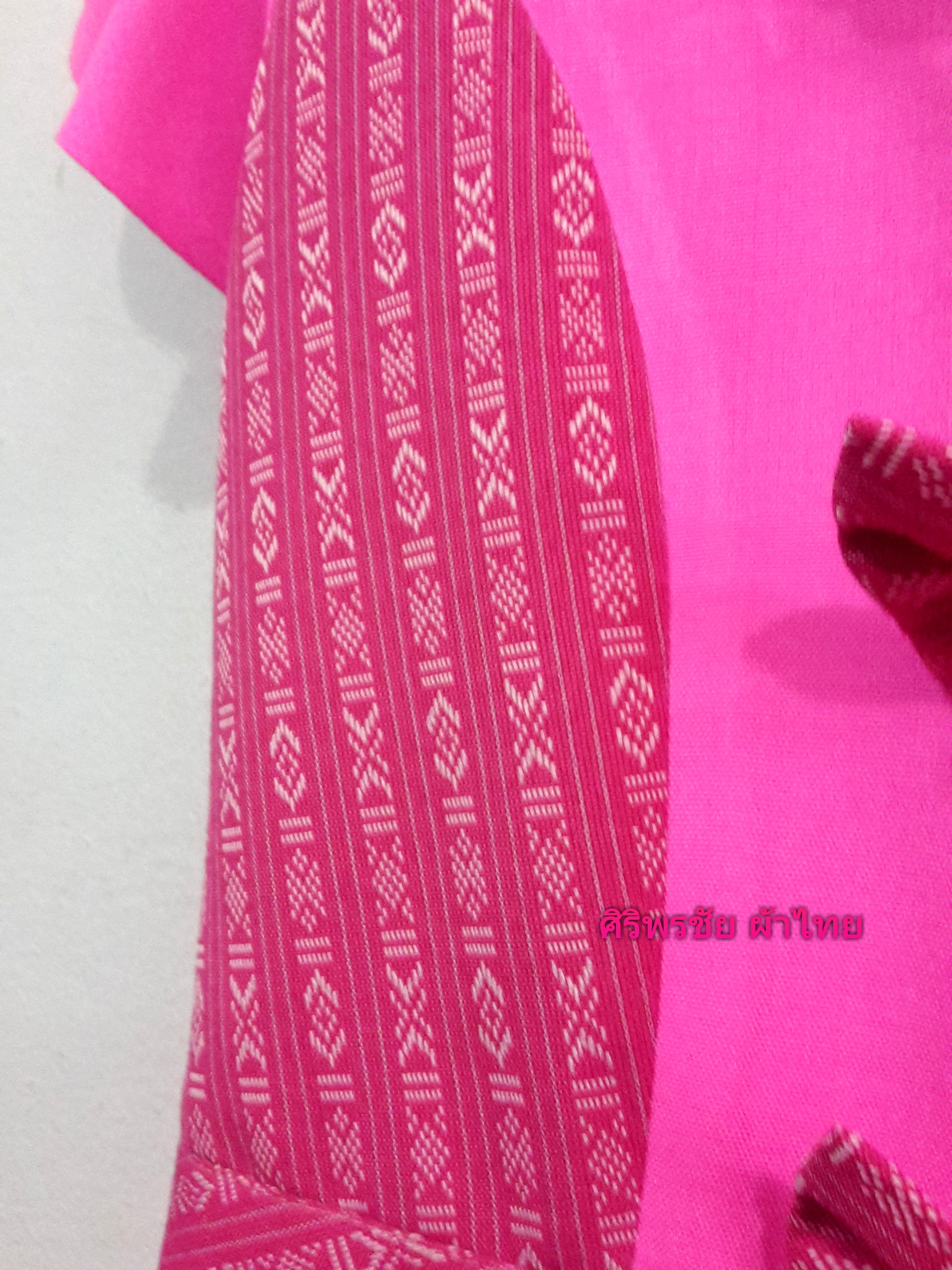 ชุดผ้าไทย ชุดผ้าไทยไหมแพรทอง ชุดผ้าไทยผ้าพื้นเมือง ชุดผ้าไทยไหมแพรทองแต่งลายบลูเบอร์รี่ ชุดทำงานผ้าไทยแต่งเอวเข็มขัด ชุดผ้าไทยใส่ไปงานแต่ง