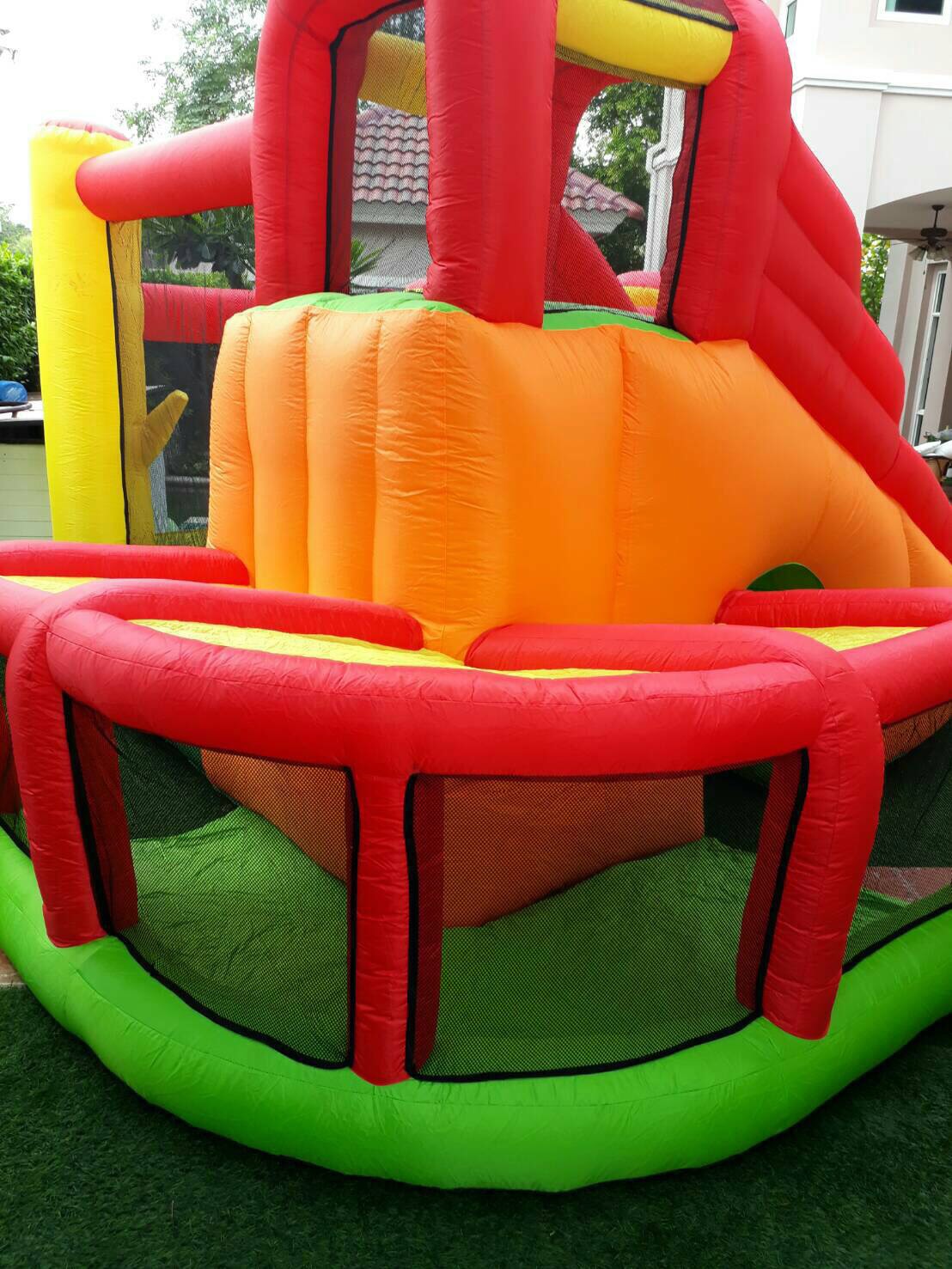 บ้านลมอุโมงค์สไลด์เดอร์