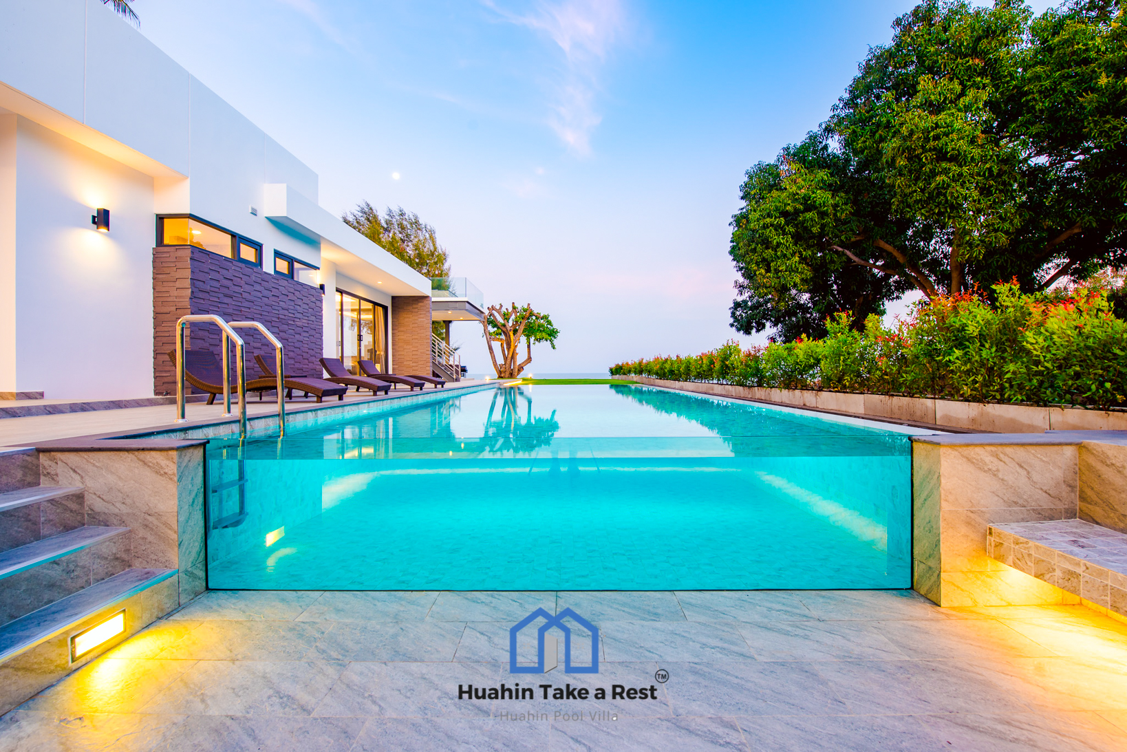 HR15039 บ้านพักติดทะเลหัวหิน The Premium Beach Villa Hua Hin