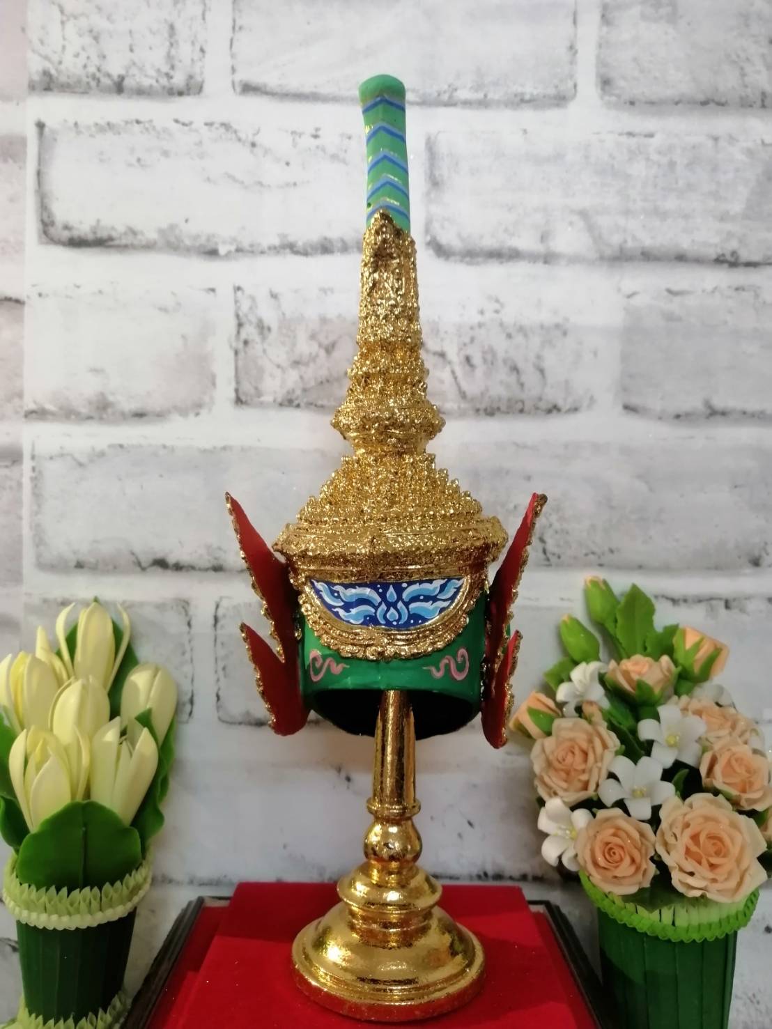 พระอินทร์ ขนาดกลาง เรซิ่นปิดทอง พร้อมฐานปิดทอง