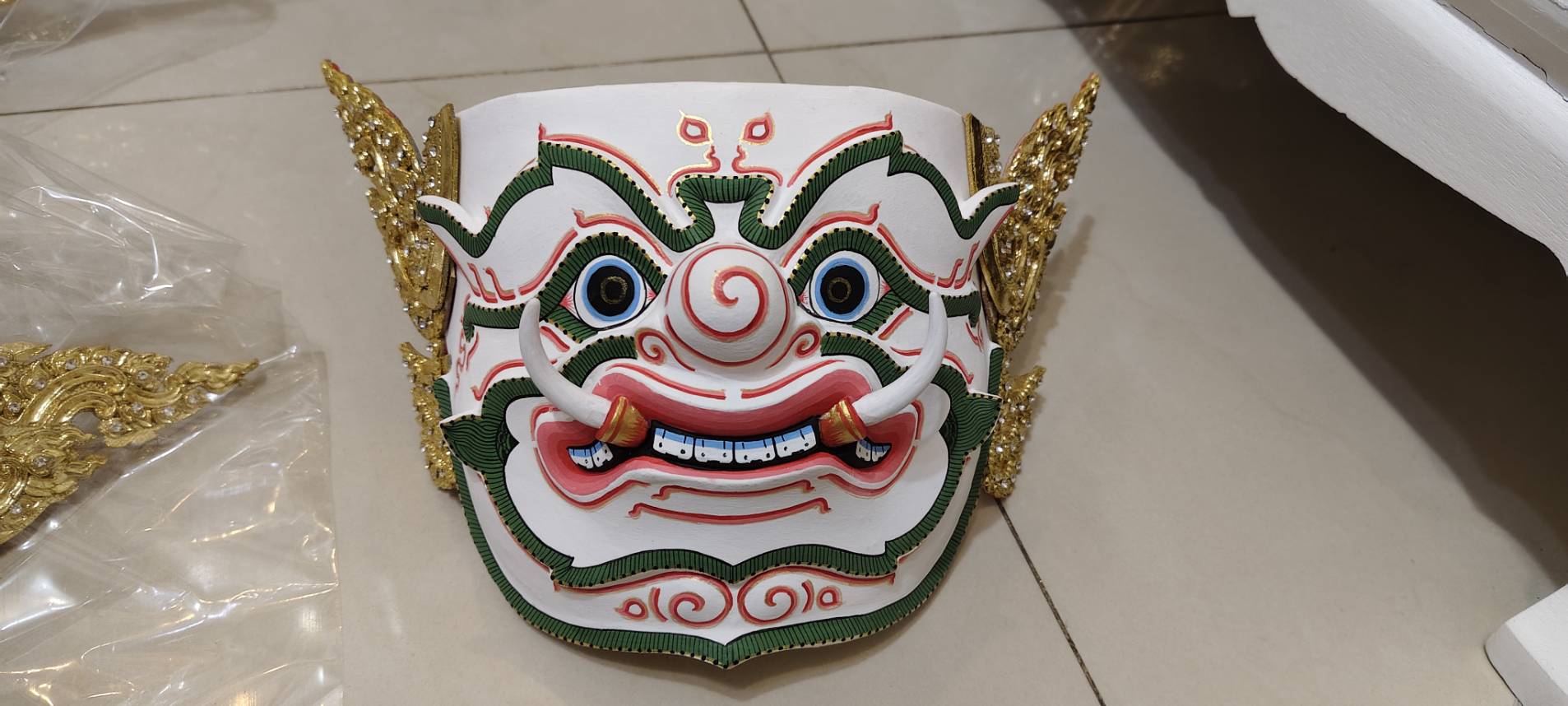 หน้ากากยักษ์ (สีขาว)