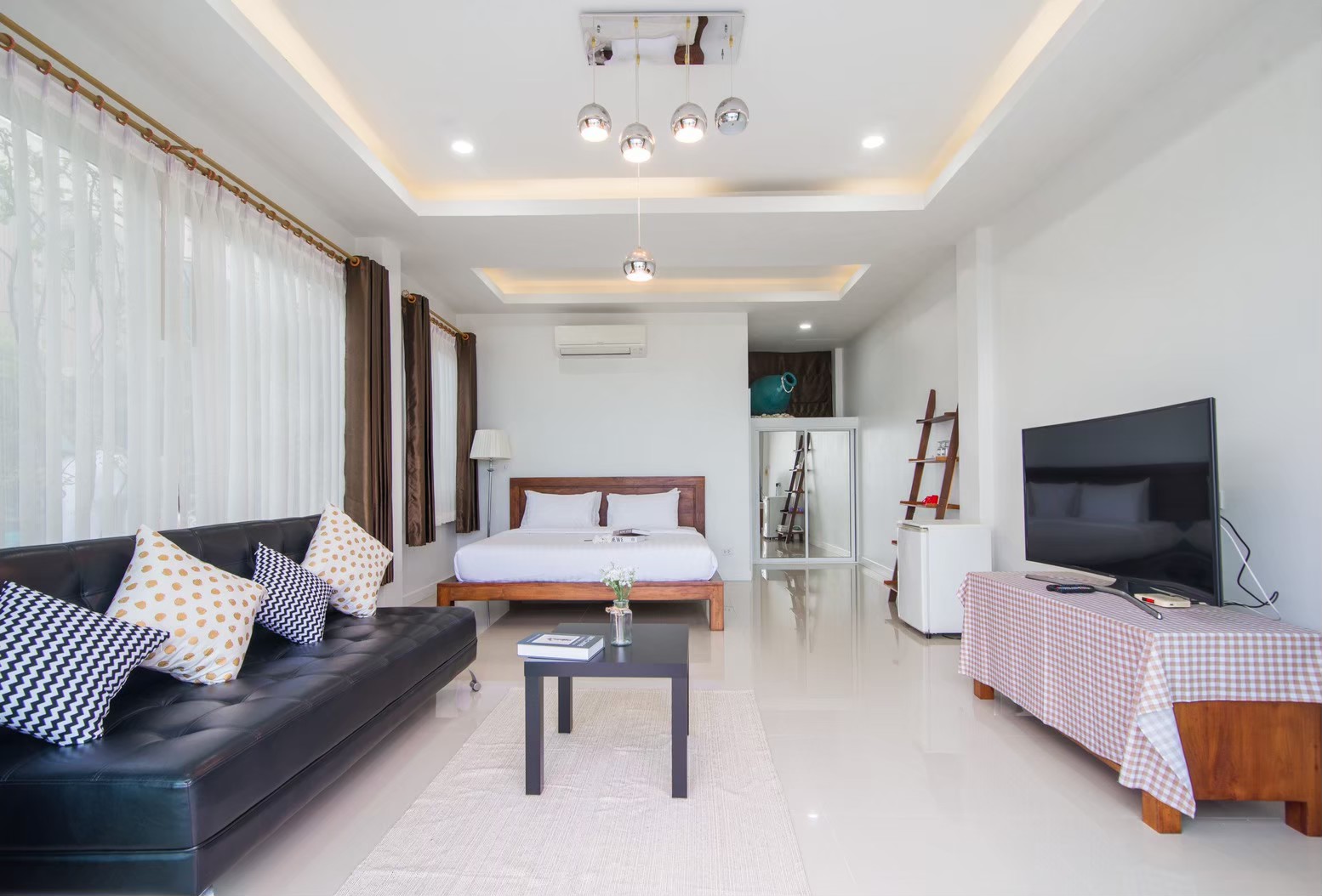 HR15045 บ้านพักติดทะเล The Moon Beach Villa