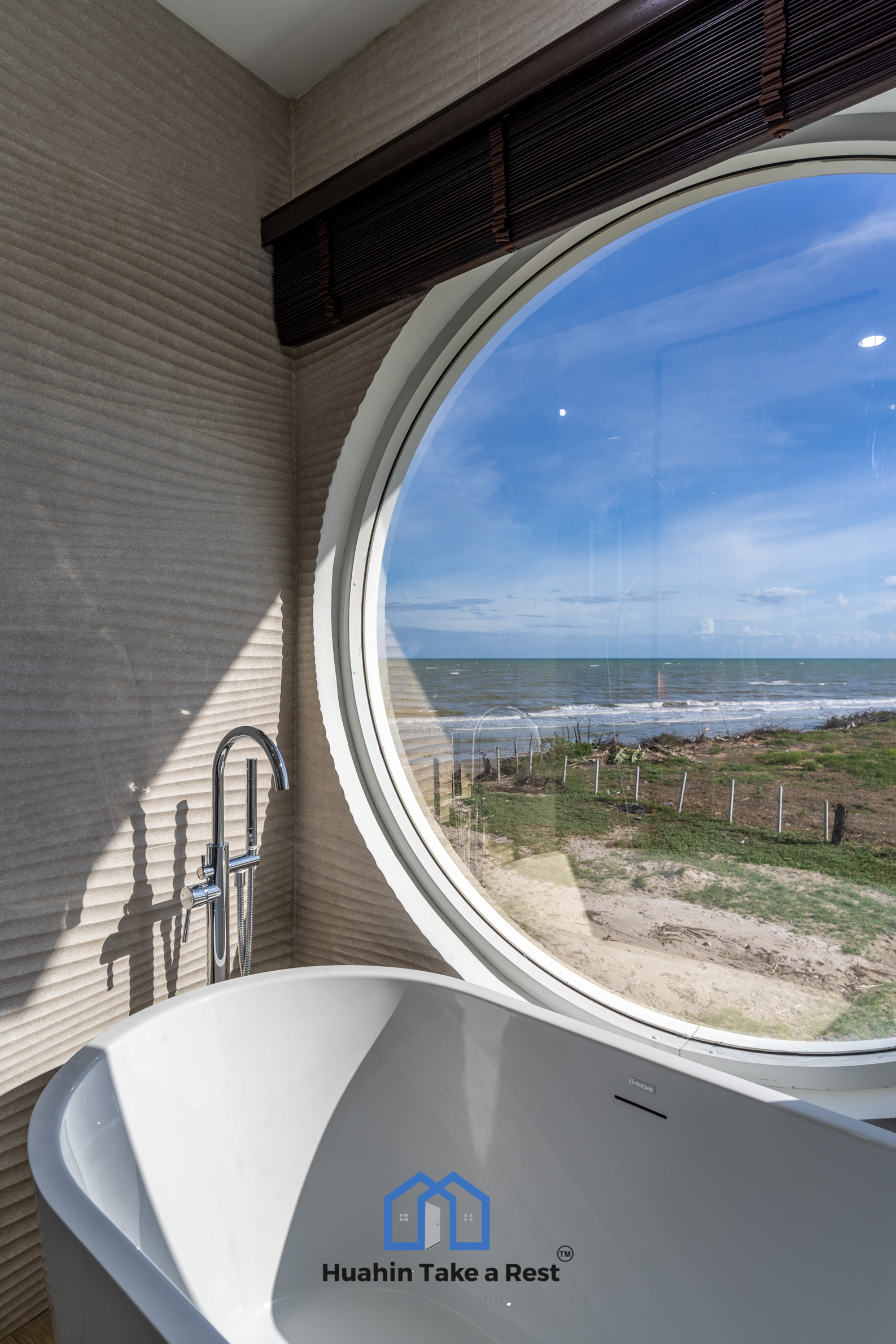 HR15051 บ้านพักติดทะเล The Colonial Beach สามร้อยยอด