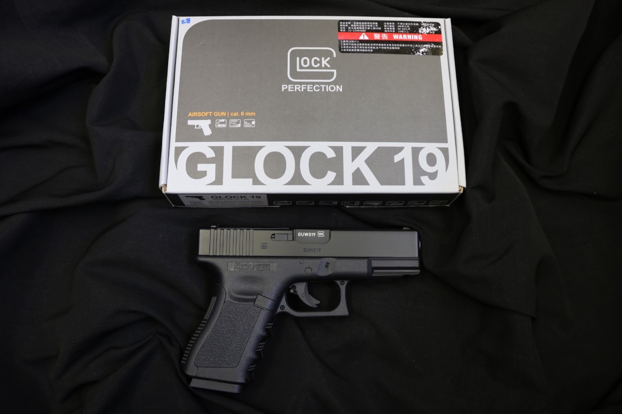 New.Umarex GLOCK 19 Gen4 และ GLOCK 22 Gen4 Co2 “ Full mrakking “( ไม่โบลว์แบ็ค ) ราคา 3,800 บาท Ems 100 บาท ใช้ลูกกระสุน 6 มม. BB ความจุ แมกกาซีน 15 นัด พลังงาน <2 จูล (4xx fps) ความยาว 200 มม น้ำหนัก 658 กรัม https://youtu.be/HOL2tT9KN2E