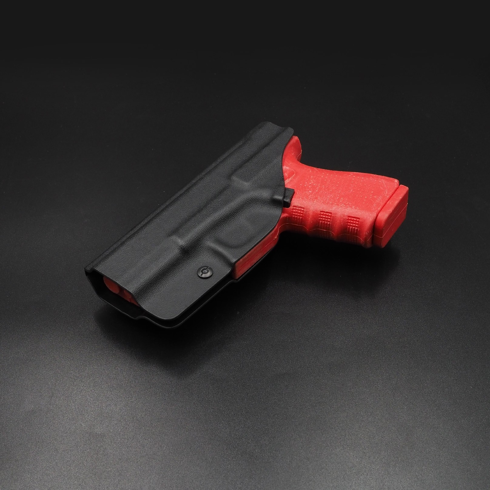 New. ซองปืนพกใน Kydex Glock 19 ( Warriorland ) IWB Kydex Holster (Serie B) Warriorland -ใช้สำหรับรุ่น Glock 19 -ตัวซองผลิตจากแผ่น Kydex คุณภาพดี -ทำความสะอาดได้ง่าย ล้างคราบสกปรกออกง่าย -คงรูป ไม่หดหรือขยายตัว ตามสภาวะอากาศ -เบาและบาง พกพา ซ่อนเร้น สะดวก