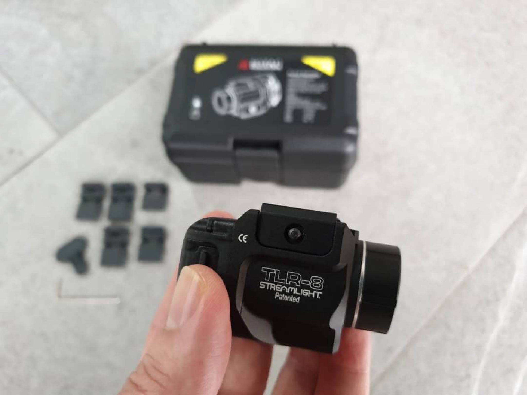 New. ไฟฉาย SOTAC รุ่น TLR-8 -ตัวเรือนผลิตจากอลูมิเนียมเกรดคุณภาพ -หลอด LED ความสว่าง 500 lumens -Laser : Red color -5 functions : Laser only/ LED only / -Laser with LED/ Strobe/ Strobe + Laser -Runtime : 1.5 hours. -Battery : 1 * CR123A Battery ( ไม่ได้แถ