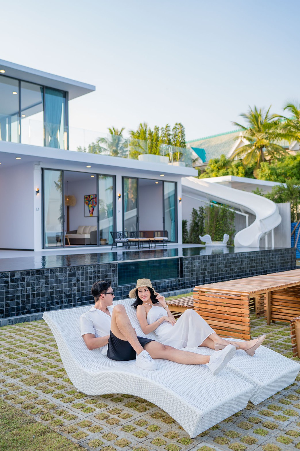 HR15060 บ้านพักติดทะเลชะอำ The Leon Beach Pool Villa Cha Am