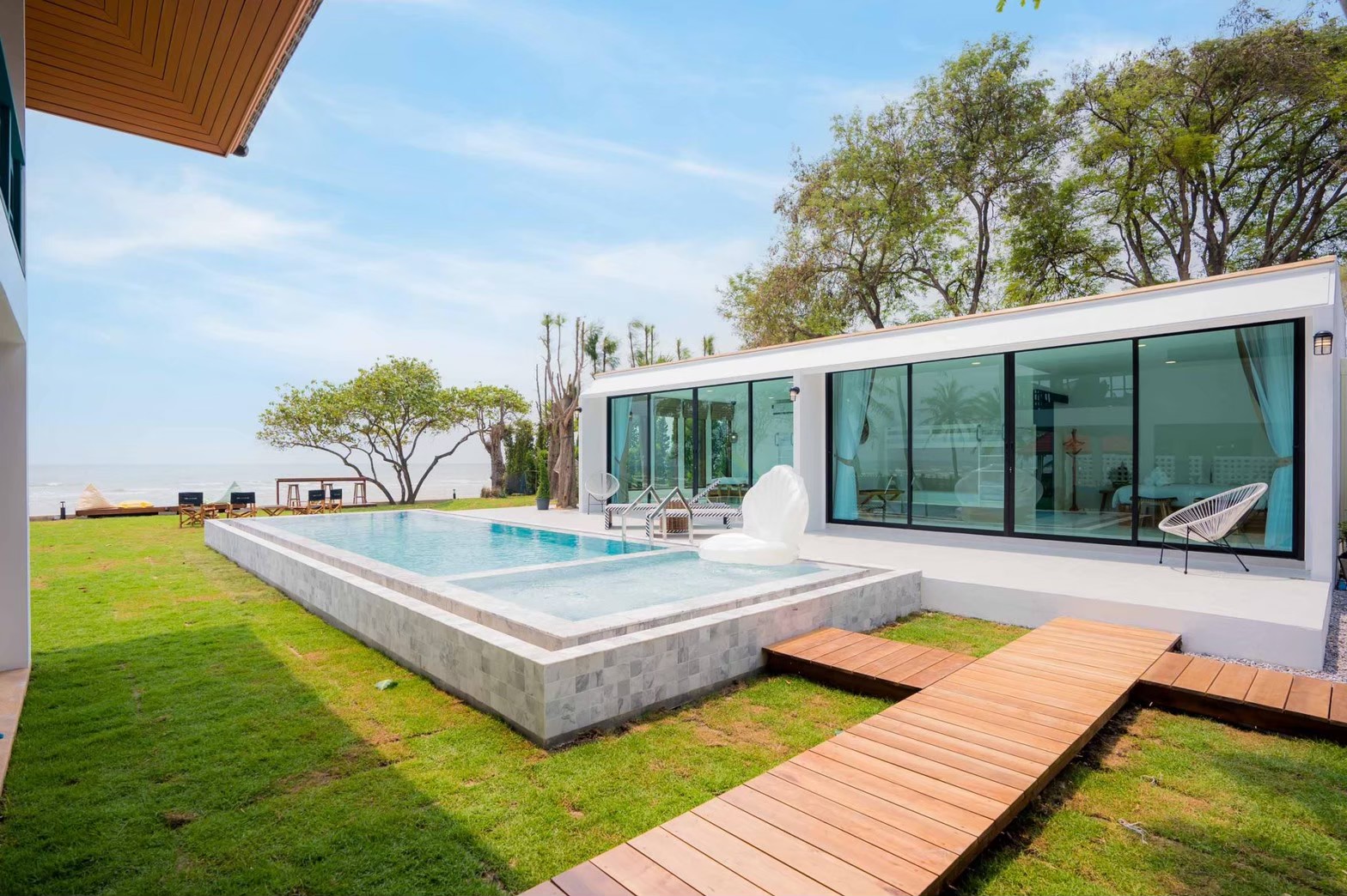 HR15050 บ้านพักติดทะเล The Century Beach Villa Cha Am