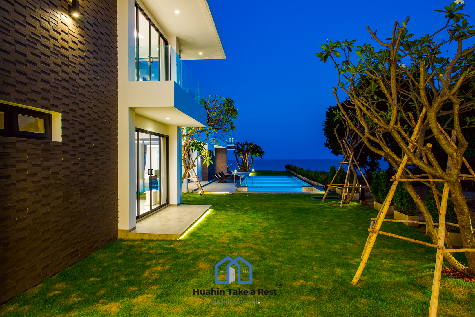 HR15039 บ้านพักติดทะเลหัวหิน The Premium Beach Villa Hua Hin