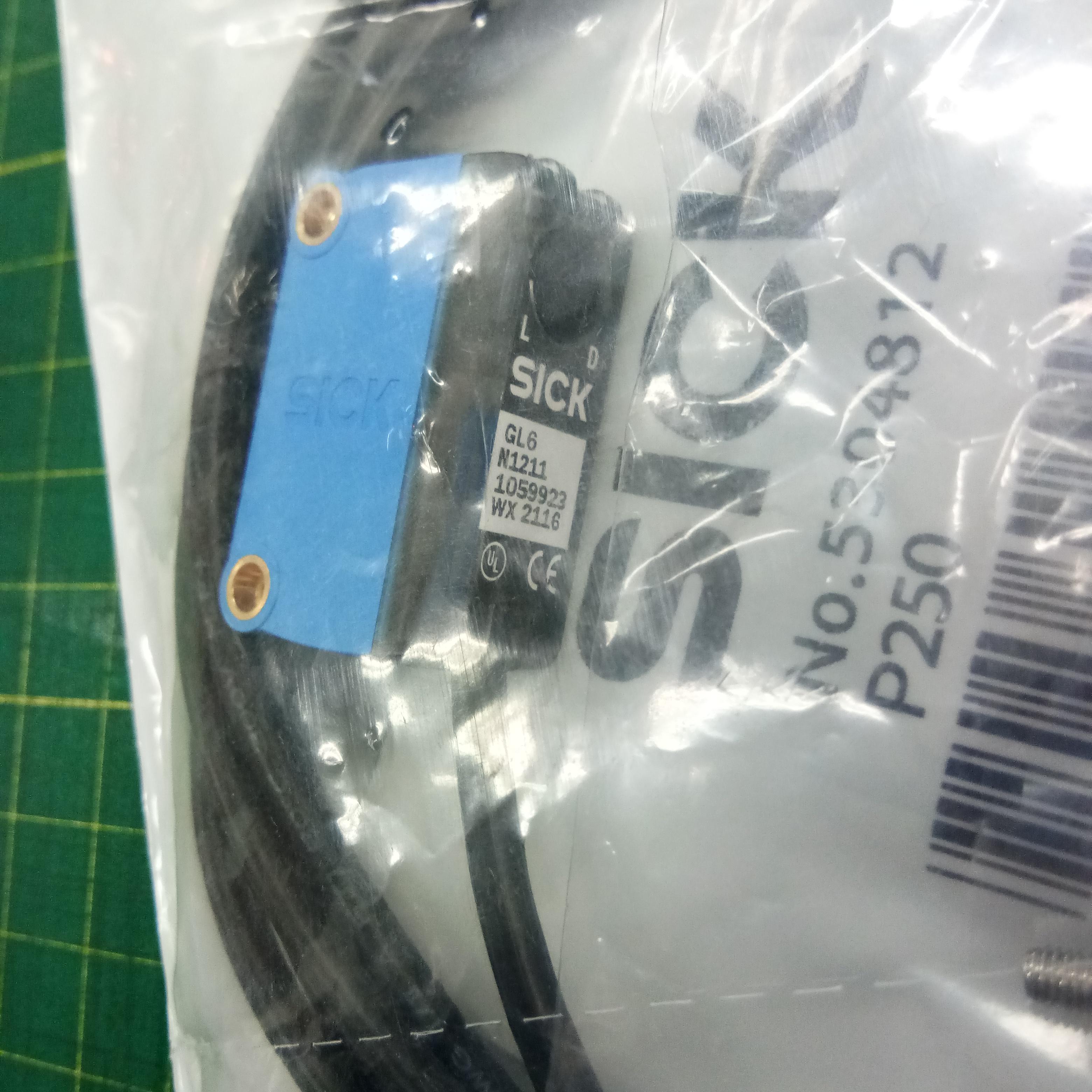 เซนเซอร์ SICK ระยะการตรวจจับ 6 m Photo Sensor Retro Reflective Mode